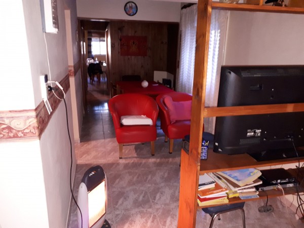 OPORTUNIDAD!!!. Venta casa 3 dormitorios, cochera.(Excelente estado). Felipe More 3700, Rosario. Apta crédito.