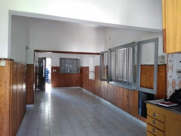 Venta casa 2 dormitorios. Pte. Roca 4400