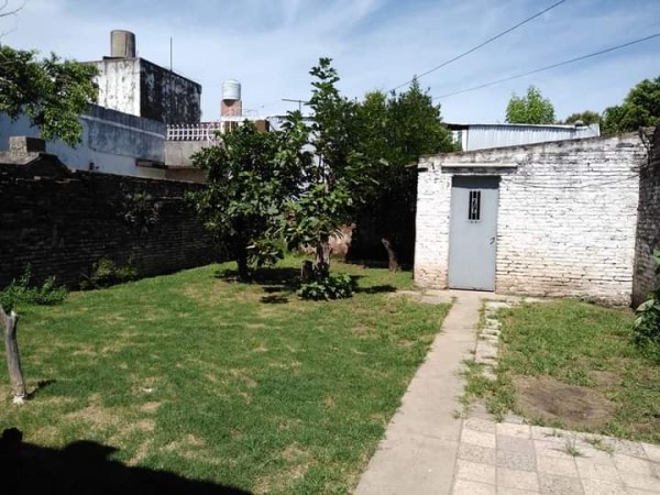 Venta casa 2 dormitorios. Pte. Roca 4400